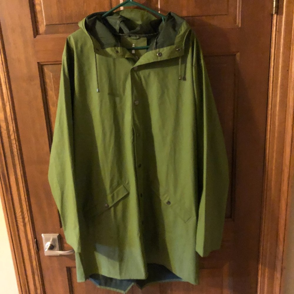 New without tags RAINS green unisex rain jacket L/XL